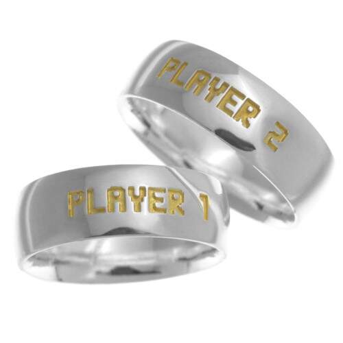 Par de Alianas em Prata Player 1 Player 2 - 7mm - com detalhe em ouro