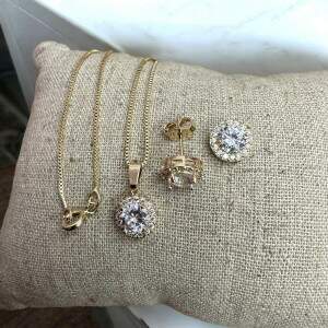 Conjunto Colar e Brincos Brilho Ponto de Luz Banhado a Ouro