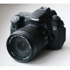 Cmera Digital Canon DSLR EOS 60D - 18.0 Megapixels, Lente EF-S 18-200mm + Kit com Carto SD 16GB e Bolsa
