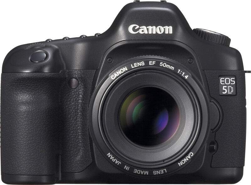 Cmera Digital Canon EOS 5D Mark III - 22.3 Megapixels, Lente EF 24-105mm