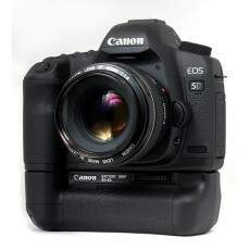 Cmera Digital Canon EOS 5D Mark III - 22.3 Megapixels, Lente EF 24-105mm
