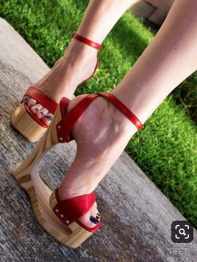 Tamanco vazado 16 cm vermelho - Kwiui Calçados