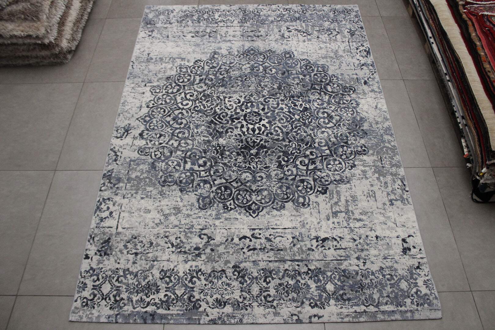 Tapete Belga Moderno Reloaded Vintage Medalhão Azul Branco ...