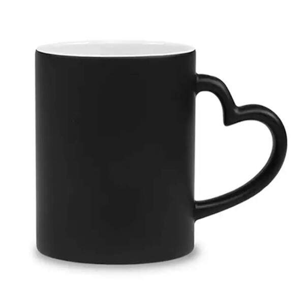 Caneca de Cermica Mgica Preta com Ala Corao - 325ml