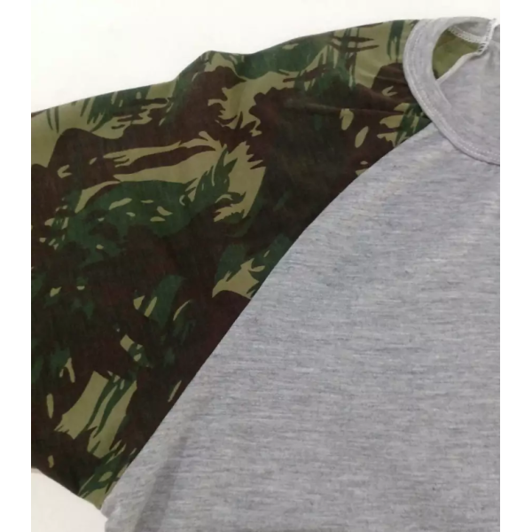 Camiseta Raglan de Polister Cinza Mescla com Manga Camuflada para Sublimao
