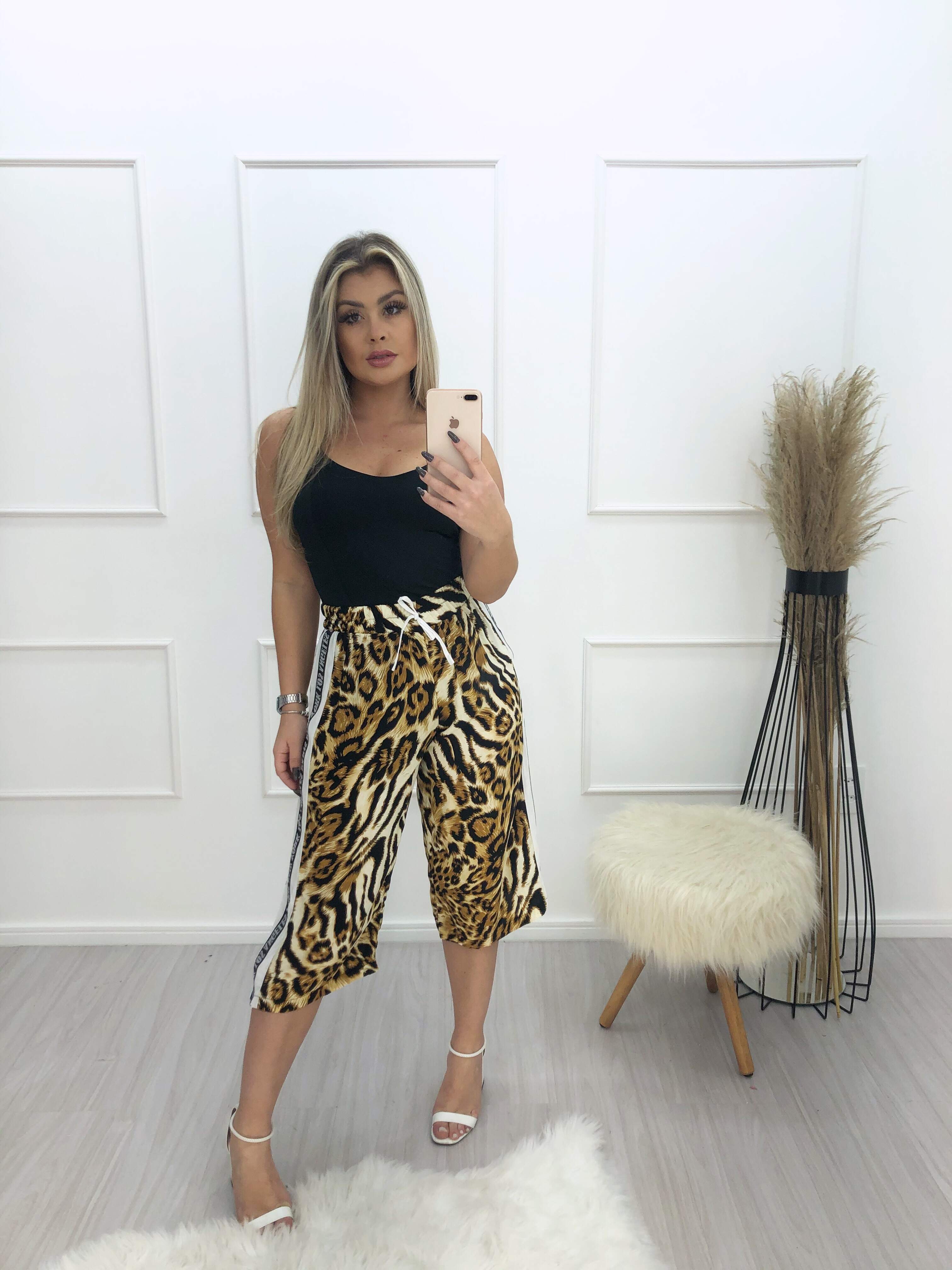 calça pantacourt onça