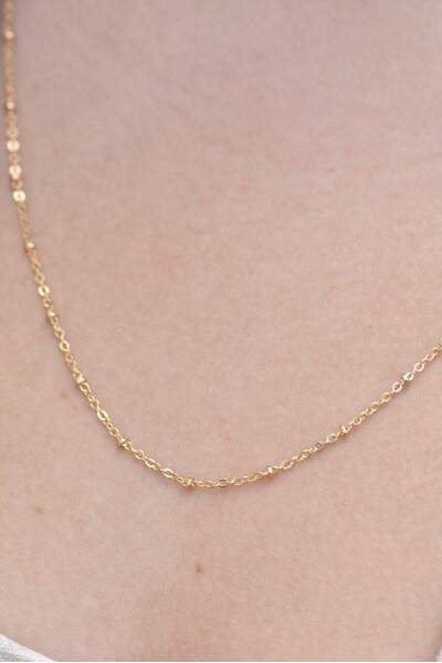 Colar dourado mdio bolinhas