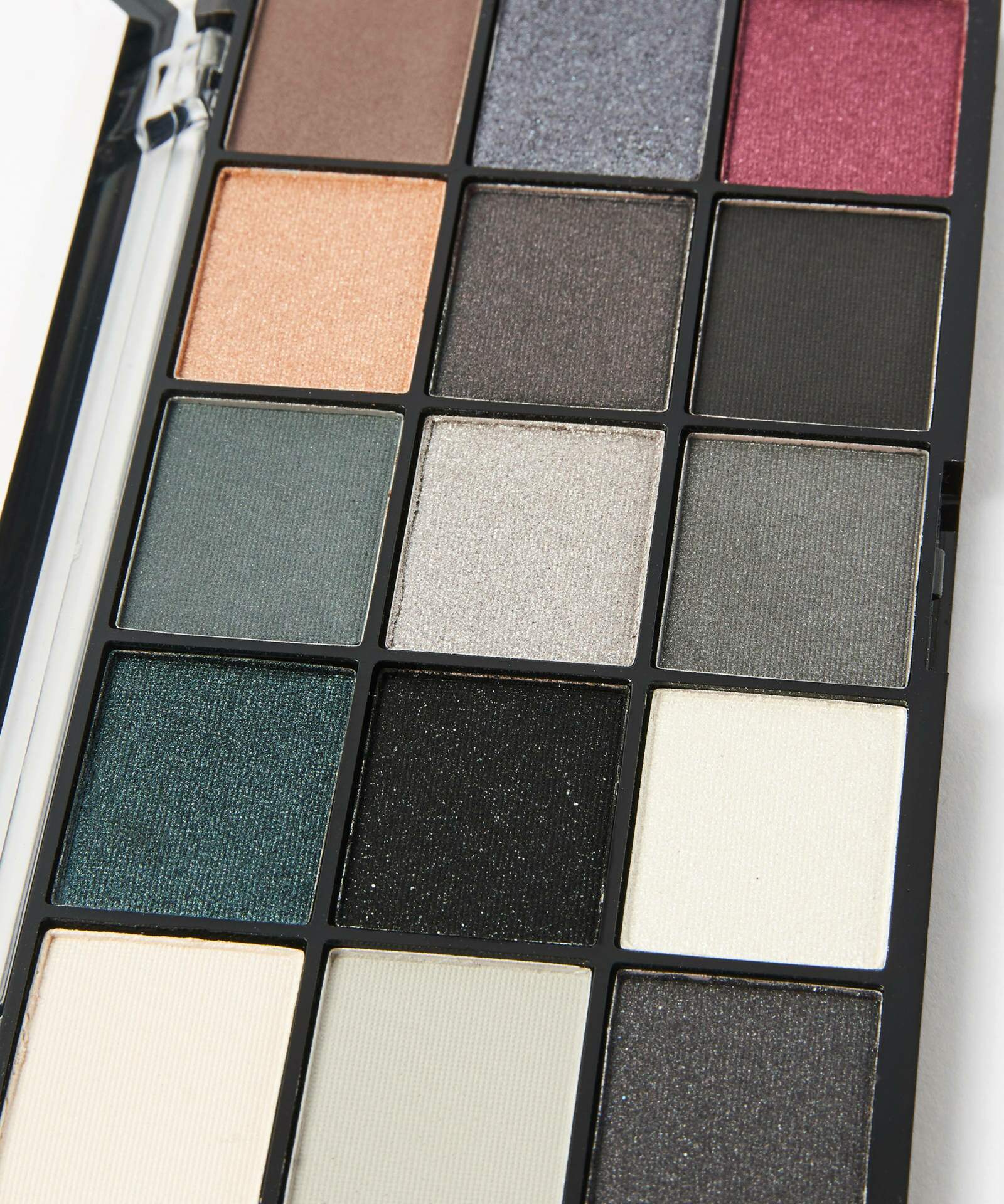 PALETA ReLoaded Palette Blackout by Makeup Revolution DANI CASSIANO