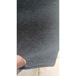 CARPETE CANELADO FINO PRETO RESINADO GARIMPO 3MM 300X100CM