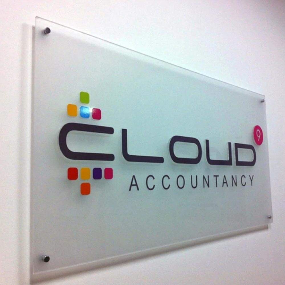 Placa de Acr�lico 3mm Com Logo Adesivado e Fixadores