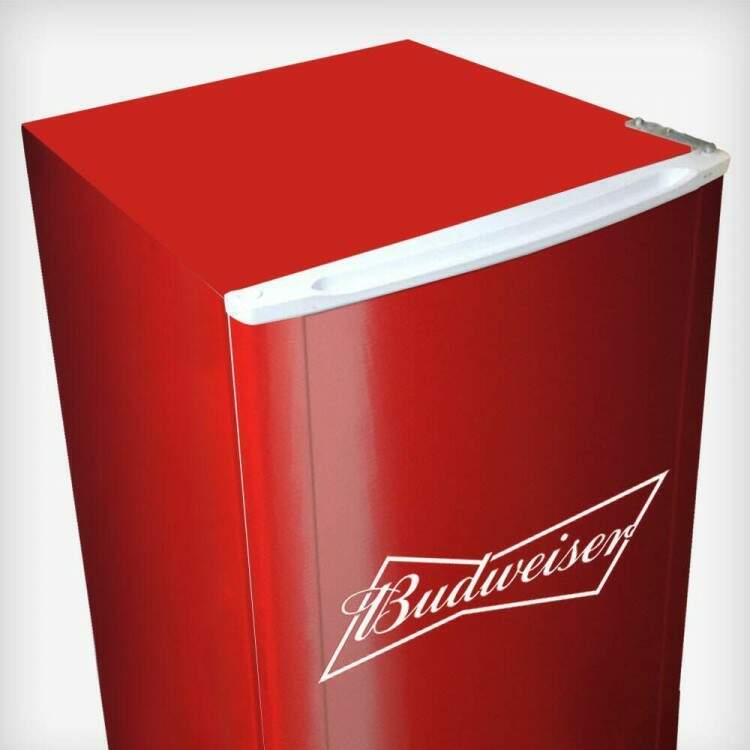 Envelopamento de Geladeira Inteira Logo Cerveja Vermelho