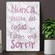 Placa Decorativa Frase Nunca Desista de Sorrir