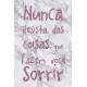 Placa Decorativa Frase Nunca Desista de Sorrir