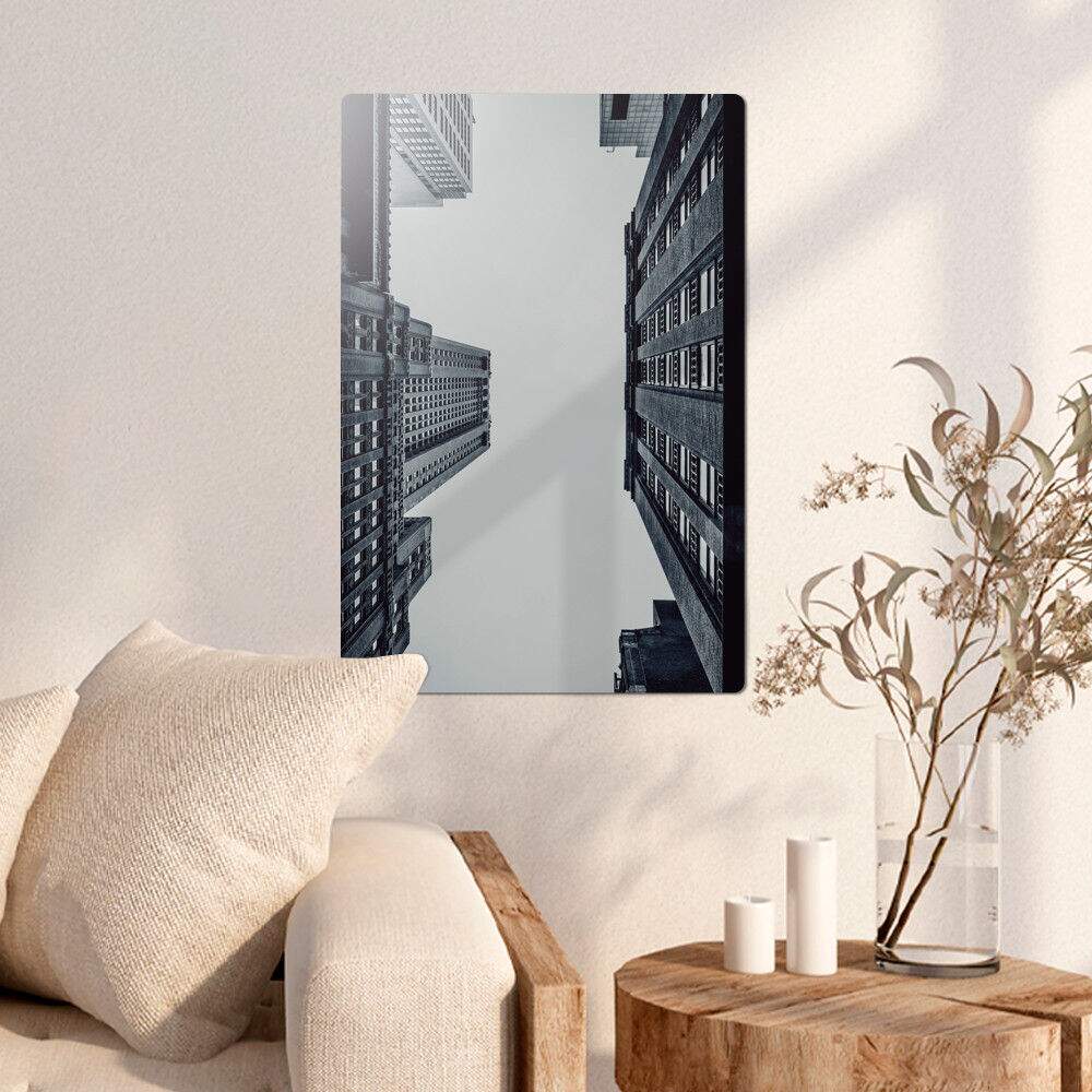 Placa Decorativa Prdios Preto e Branco Vistos de Baixo