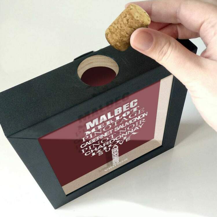 Quadro Decorativo Porta Rolhas marcas de vinho