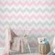 Papel de Parede Chevron Rosa com Branco e Cinza