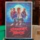 Quadro Decorativo Stranger Things Turma na Casa Antiga