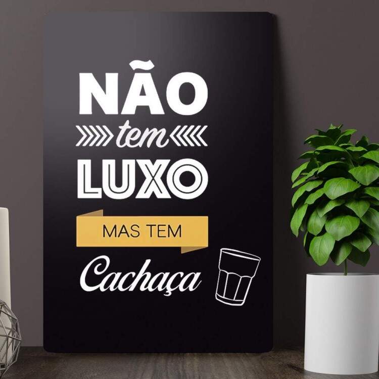 Placa Decorativa no tem luxo mas tem cachaa