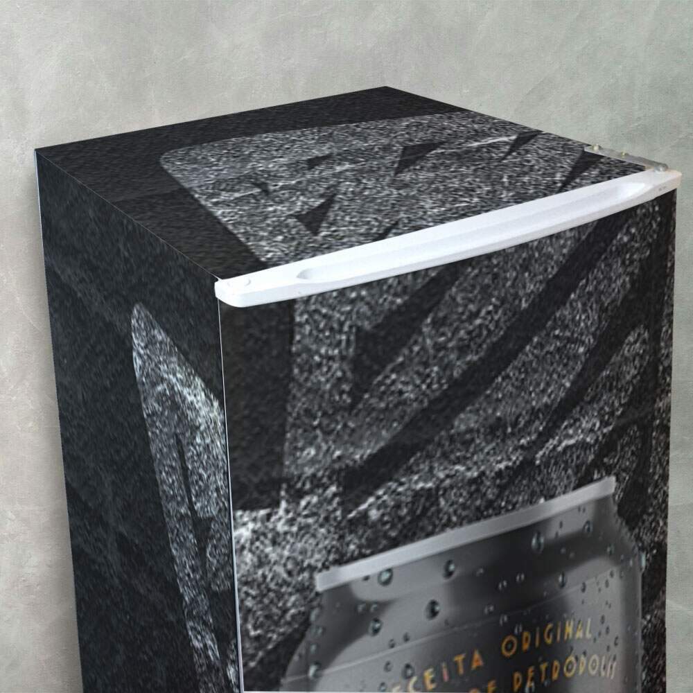 Adesivo para Envelopamento de Geladeira Cerveja Preta com Detalhes Dourados