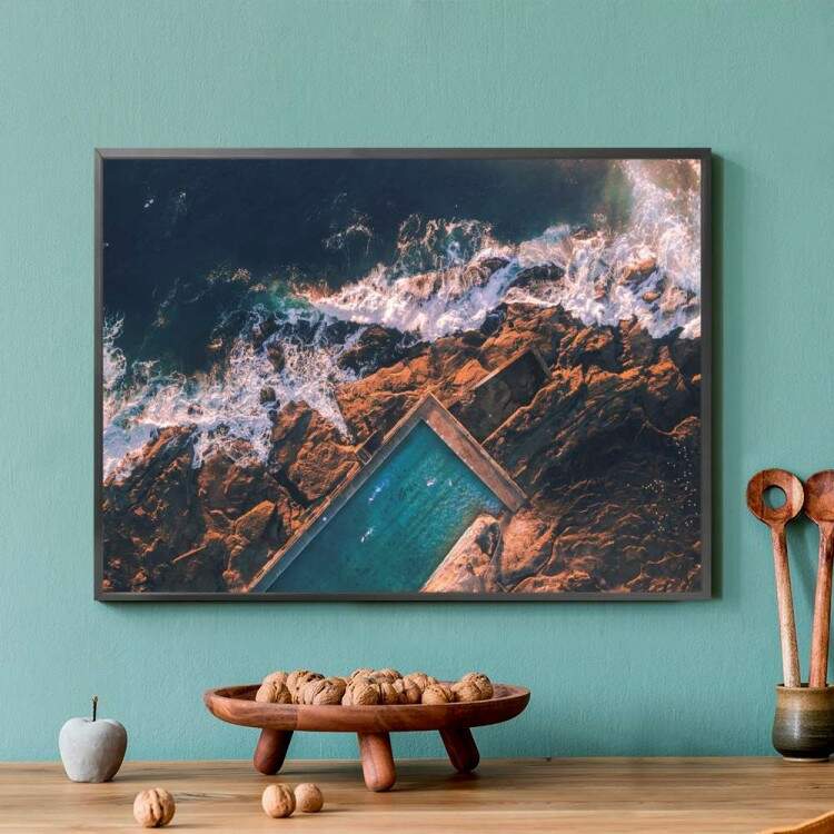 Quadro decorativo - Viso de Drone Mar, Pedras e Piscina