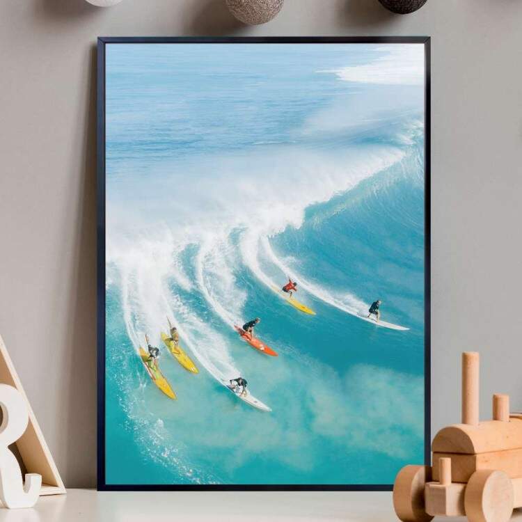 Quadro Decorativo Surfando No Meio Do Mar Azul