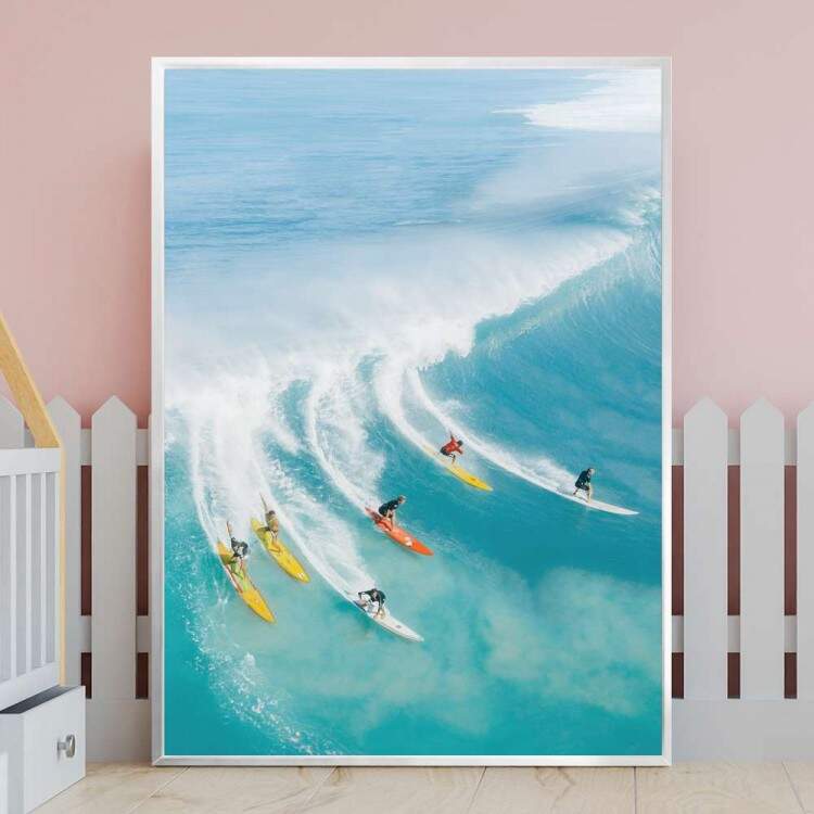 Quadro Decorativo Surfando No Meio Do Mar Azul