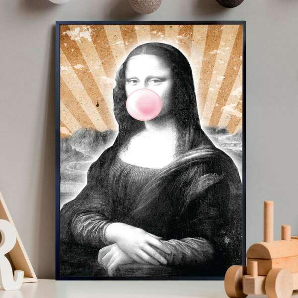 Quadro Decorativo Monalisa Mascando Chiclete Rosa Com Fundo Listrado