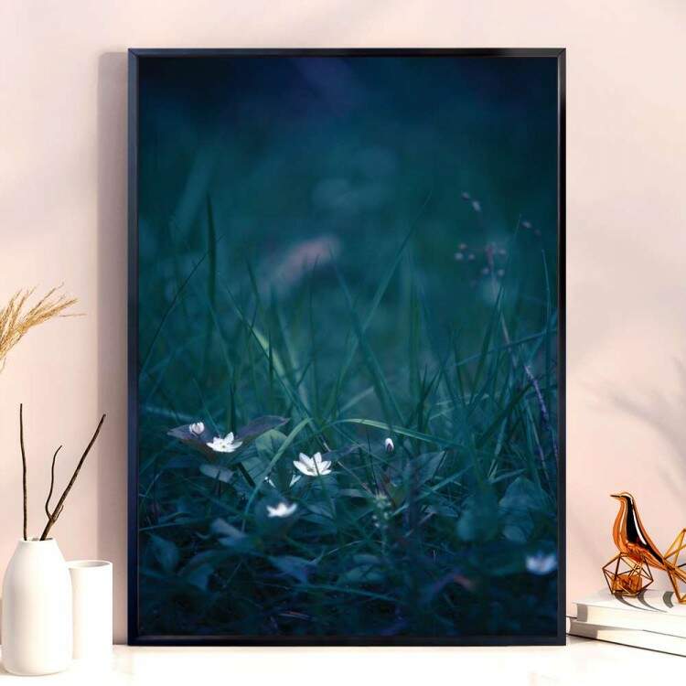 Quadro Decorativo Grama Verde E Florzinhas Brancas