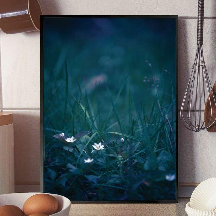 Quadro Decorativo Grama Verde E Florzinhas Brancas