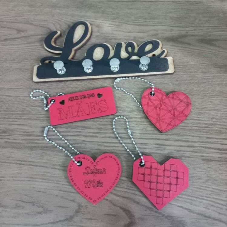 Porta Chaves de Parede MDF Love e 4 Chaveiros