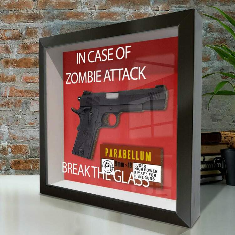 Quadro Decorativo Em Caso de Ataque Zumbi