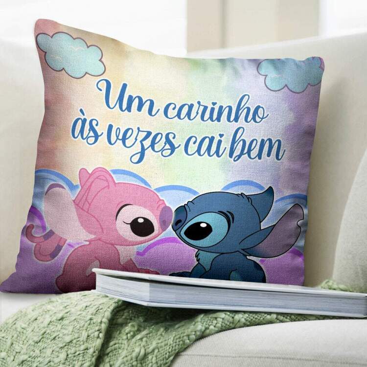 Almofada Dia dos Namorados Lilo e Stitch Um Carinho as Vezes faz Bem