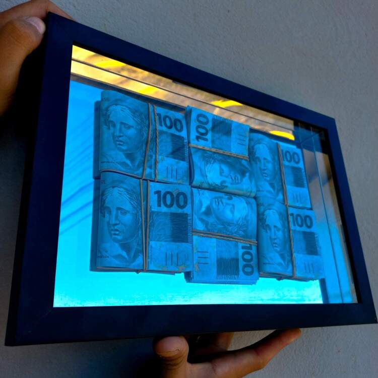 Quadro Decorativo com Dinheiro Notas de 100 reais espelhado