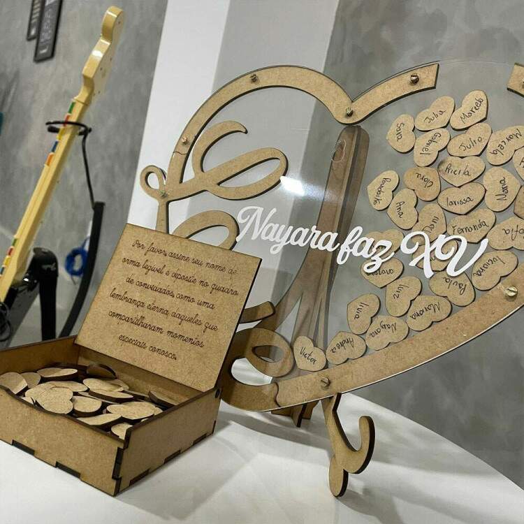 Quadro de Assinaturas Casamento Formato de Corao Love