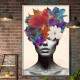 Quadro Decorativo Colagem de Flores em Mulher Preto e Branco