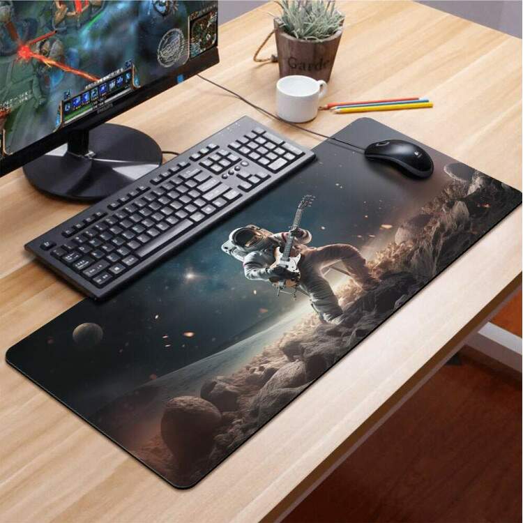 Mouse Pad Gigante 70x30cm Astronauta com Guitarra na Lua