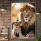 Quadro Decorativo Le�o em Repouso com Seu Filhote Felino Observando Selva