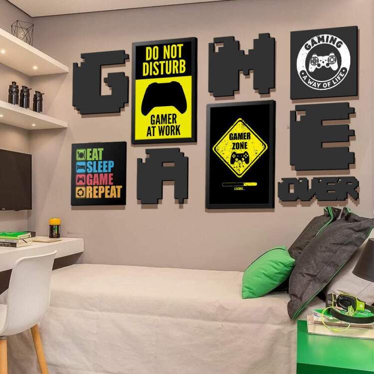 Quadro Decorativo em Formato de Conjuntos Game Over em Preto e Amarelo