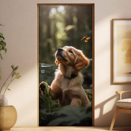 Adesivo Para Porta Fillhote de Golden Brincando na Floresta
