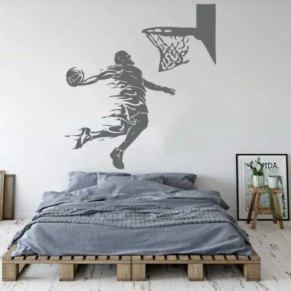 Adesivo de Parede Inspirado em Jogador de Basquete Fazendo Cesta