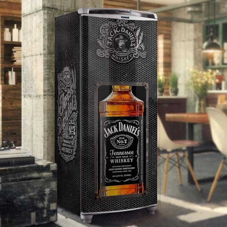 Envelopamento de Geladeira Efeito Metal e Whisky