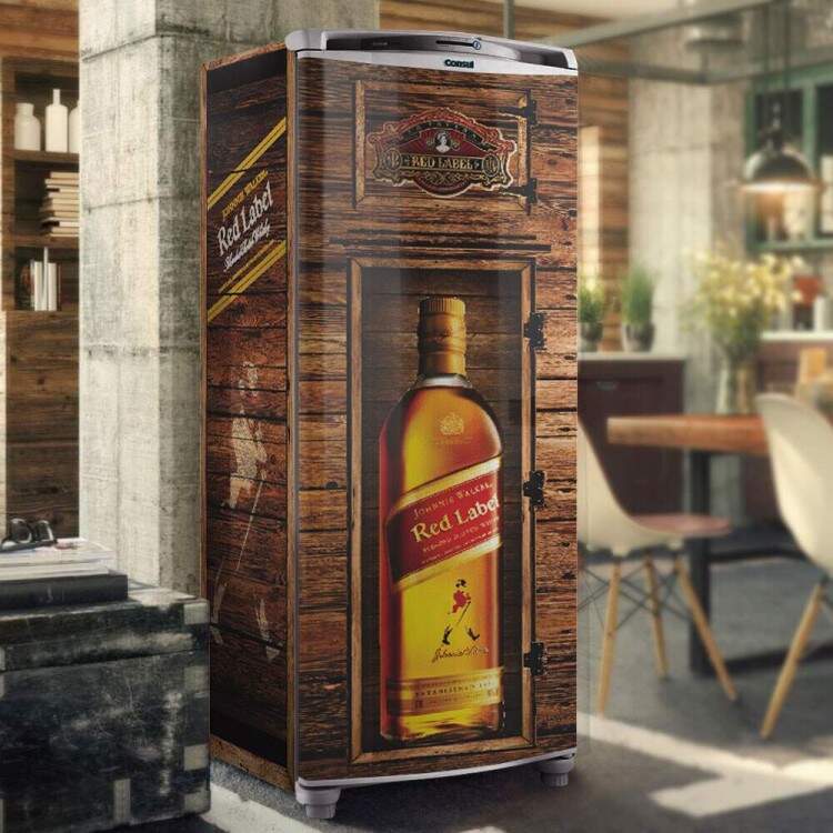 Envelopamento de Geladeira de Whisky Estilo Amadeirado