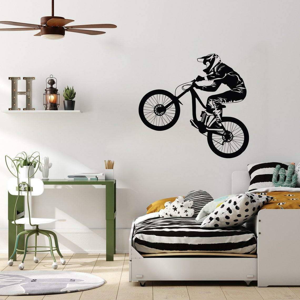 Adesivo de Parede Ciclista Empinando na A��o