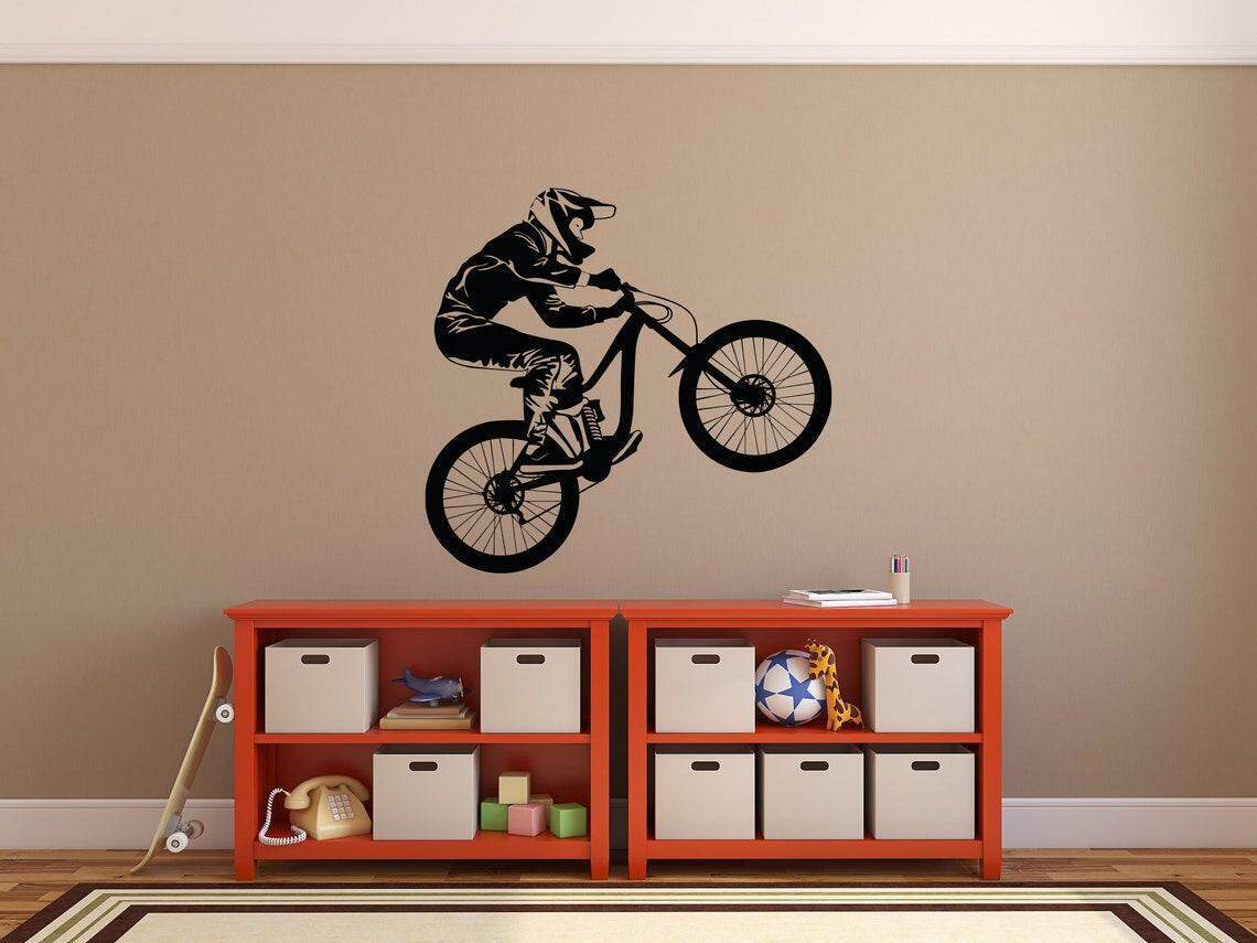 Adesivo de Parede Ciclista Empinando na A��o