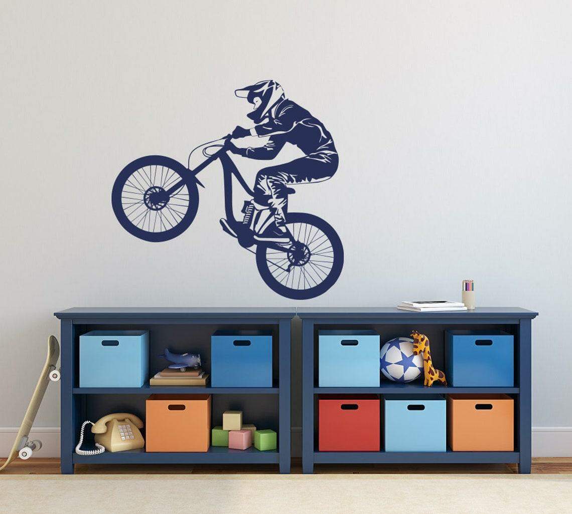 Adesivo de Parede Ciclista Empinando na A��o