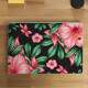 Skin Notebook Flores Rosas Fundo Preto
