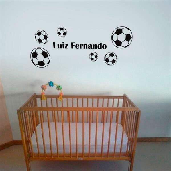 Adesivo de Parede Infantil Bolas de Futebol e Nome