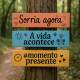 Placas Decorativas "Sorrie agora A vida acontece"