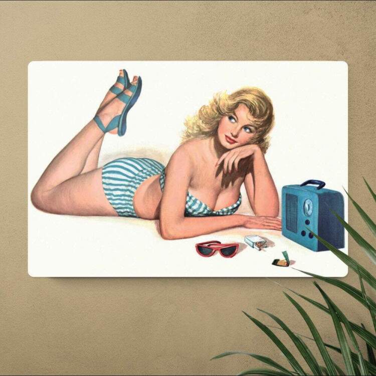 Placa Decorativa Pin-Up na Praia