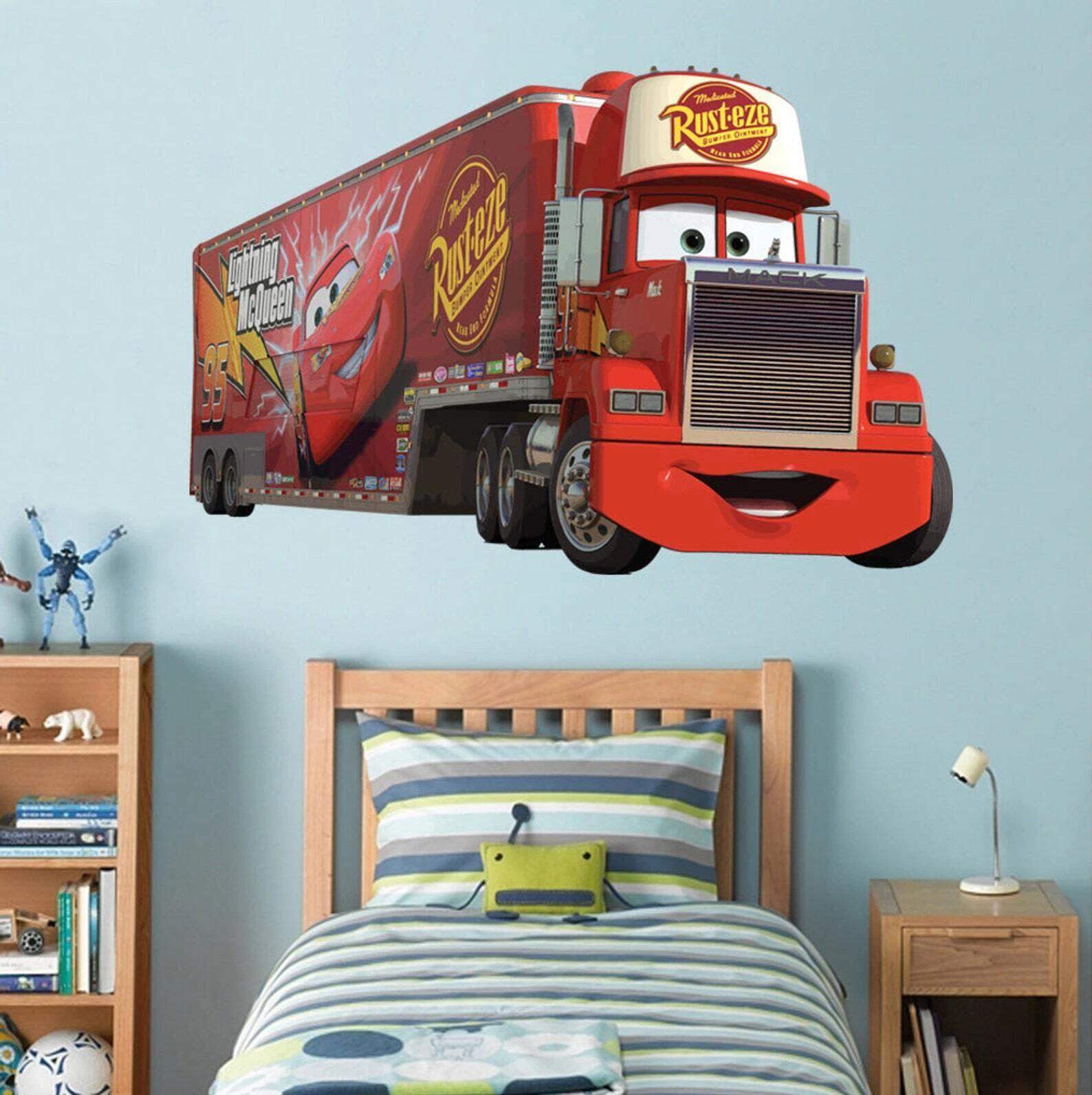 Adesivo de Parede Carros: Mack e McQueen